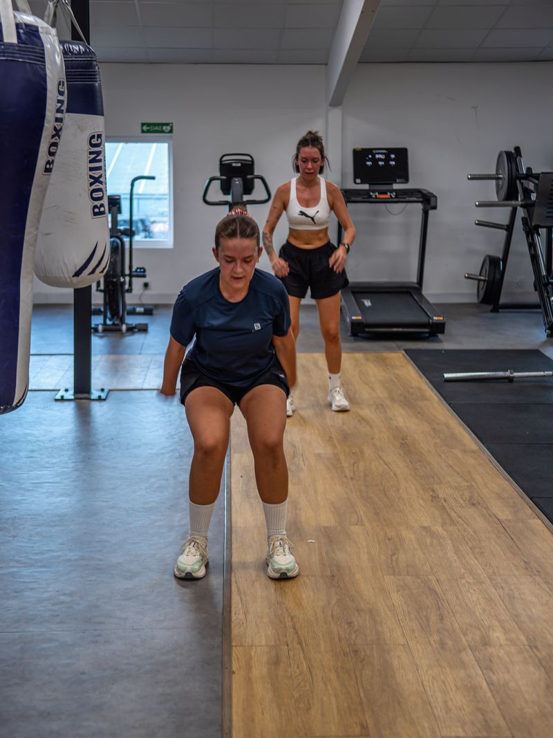 Espace cardio : tapis de course et vélos
