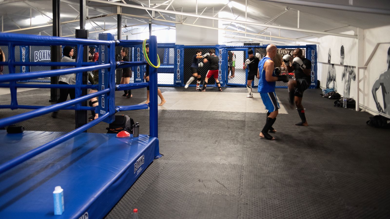 Le ring et la grande salle du Boxing Center Toulouse États-Unis pendant un cours