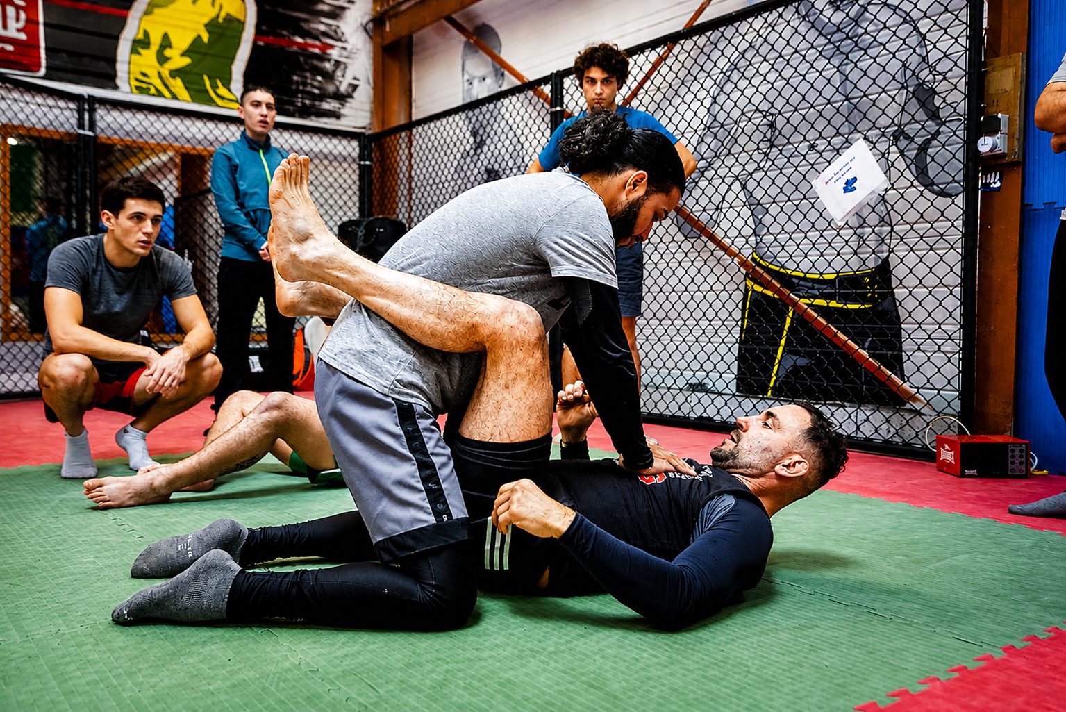 Travail au sol sur les tatamis du Boxing Center Toulouse États-Unis
